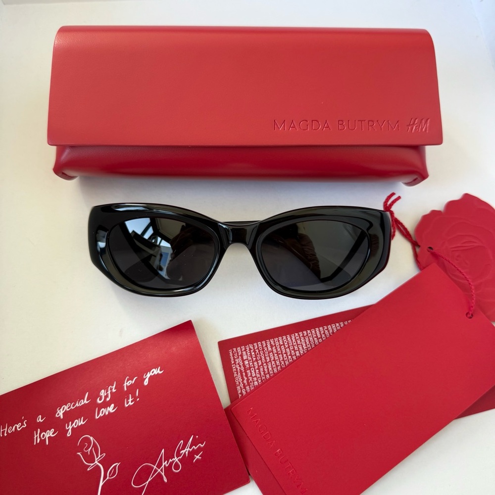 Magda Butrym x H&M Oval Black Sunglasses with Rose Motif. New, never used. - Picture 4 of 15